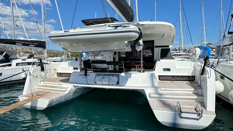 Lagoon 42 | Skylight