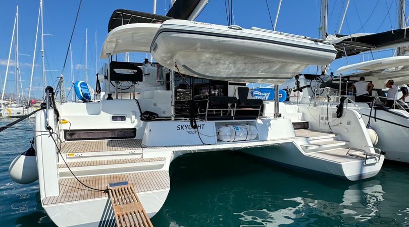 Lagoon 42 | Skylight