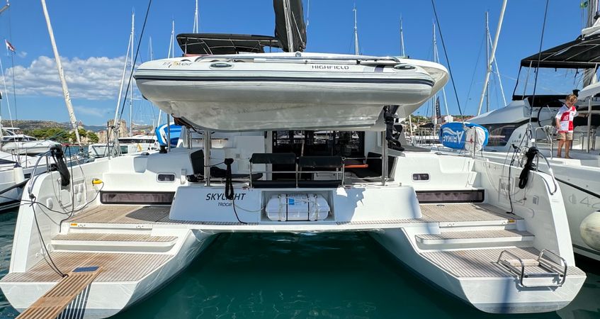 Lagoon 42 | Skylight