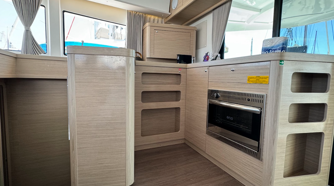 Lagoon 42 | Skylight