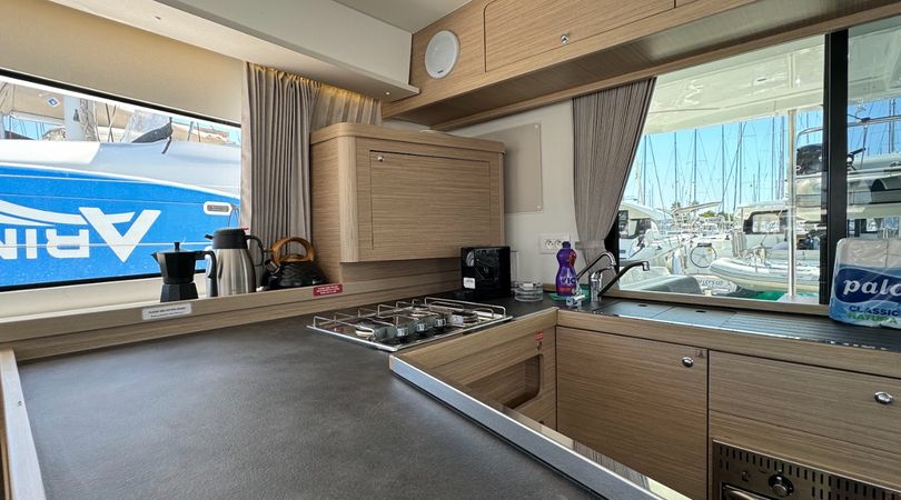 Lagoon 42 | Skylight