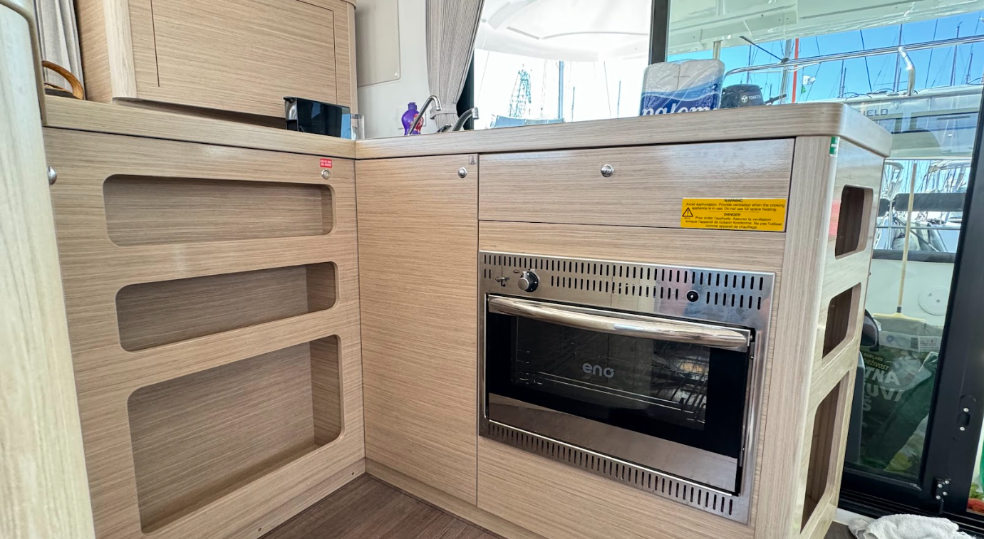 Lagoon 42 | Skylight