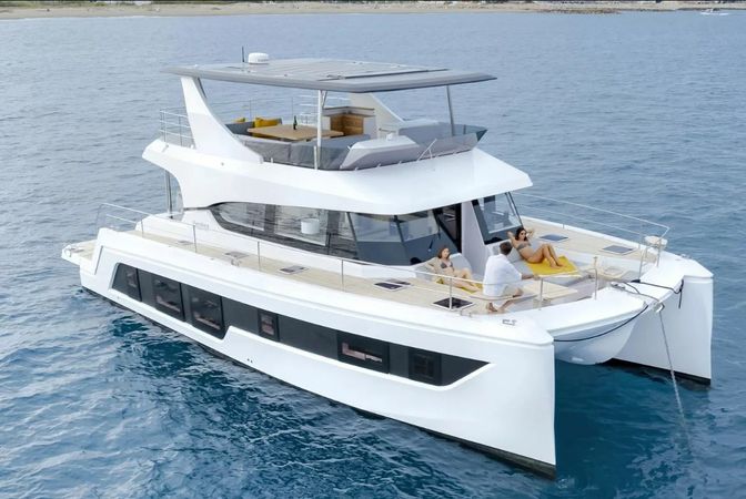Aventura 50 MY | Kamchatka