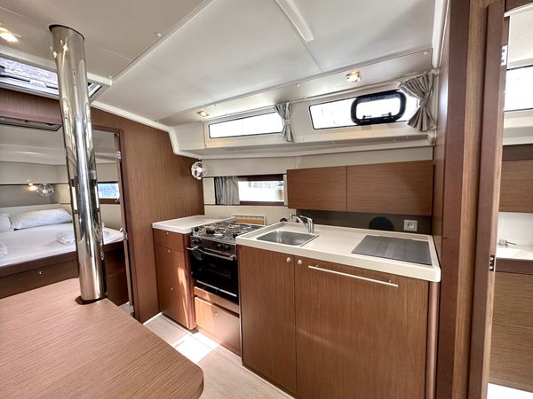Beneteau Oceanis 38.1 | Sail Pride
