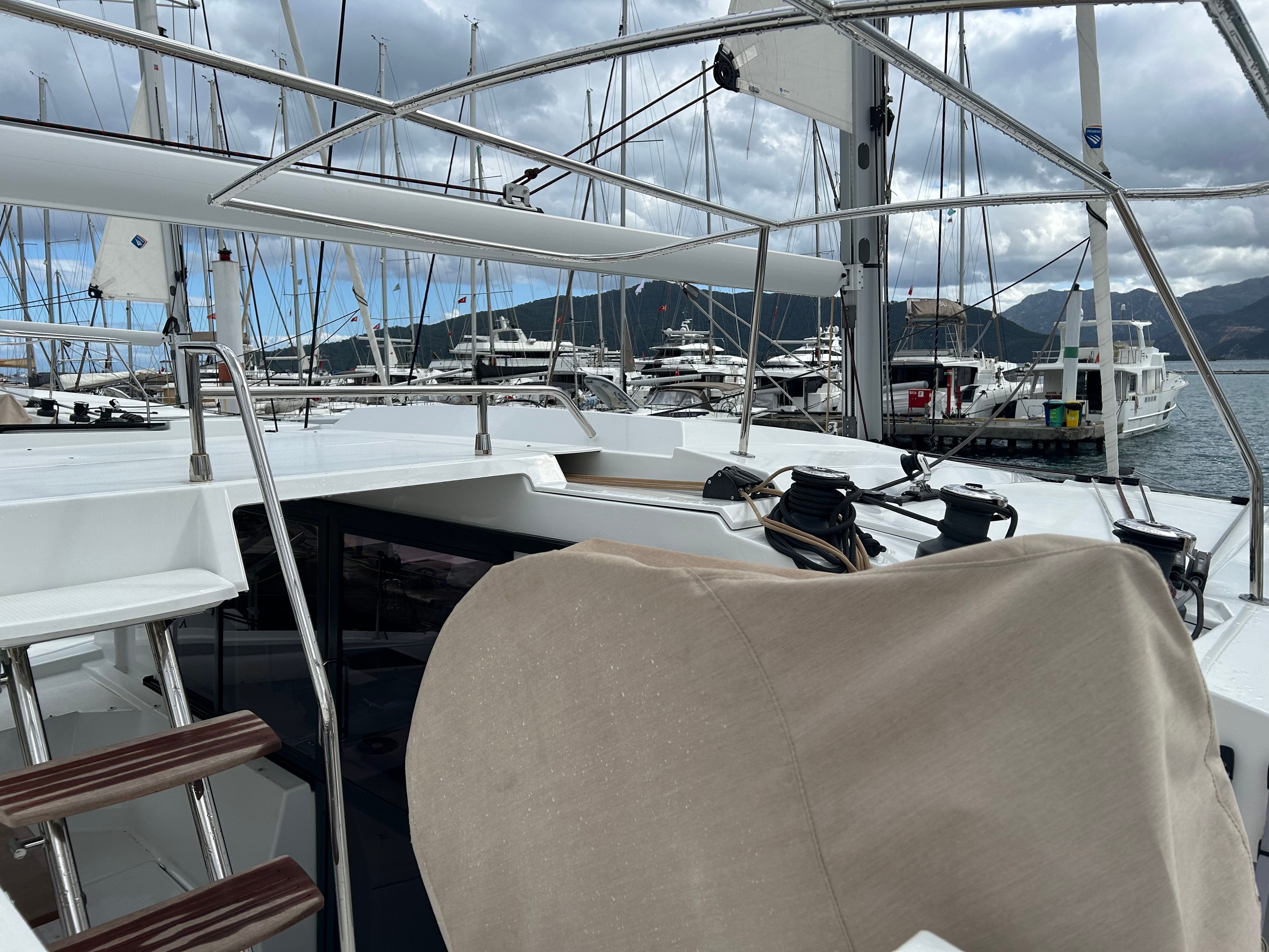 Fountaine Pajot Astrea 42 | Capella 1