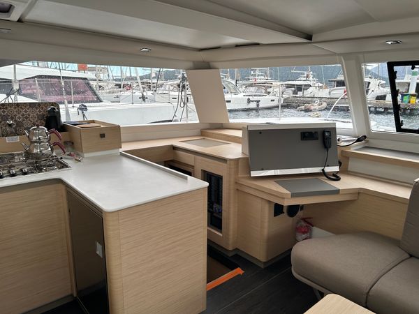 Fountaine Pajot Astrea 42 | Capella 1