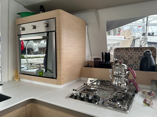 Fountaine Pajot Astrea 42 | Capella 1