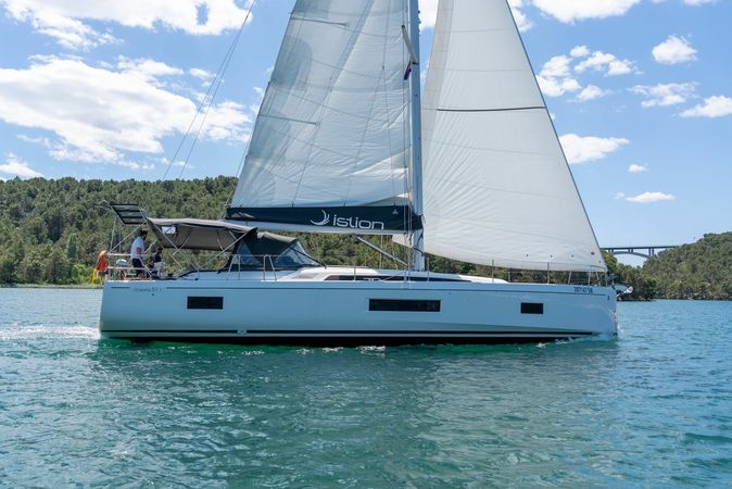 Beneteau Oceanis 51.1 | First Friendship