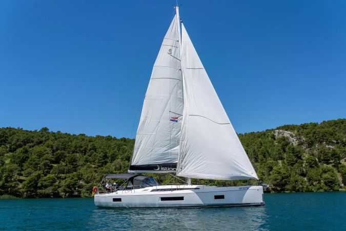 Beneteau Oceanis 51.1 | First Friendship