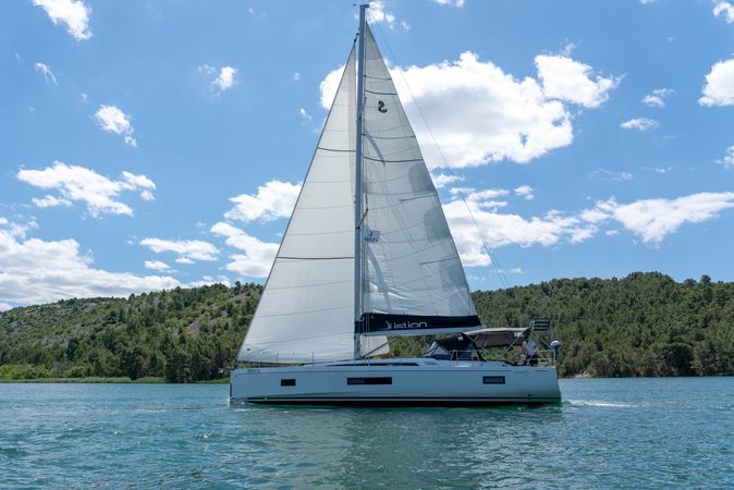 Beneteau Oceanis 51.1 | First Friendship