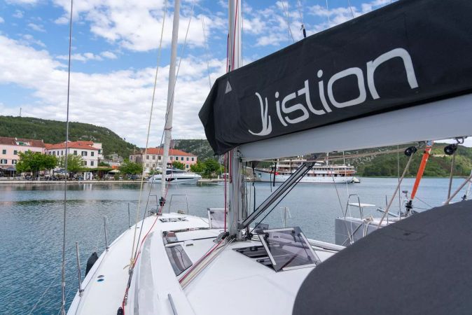 Beneteau Oceanis 51.1 | First Friendship