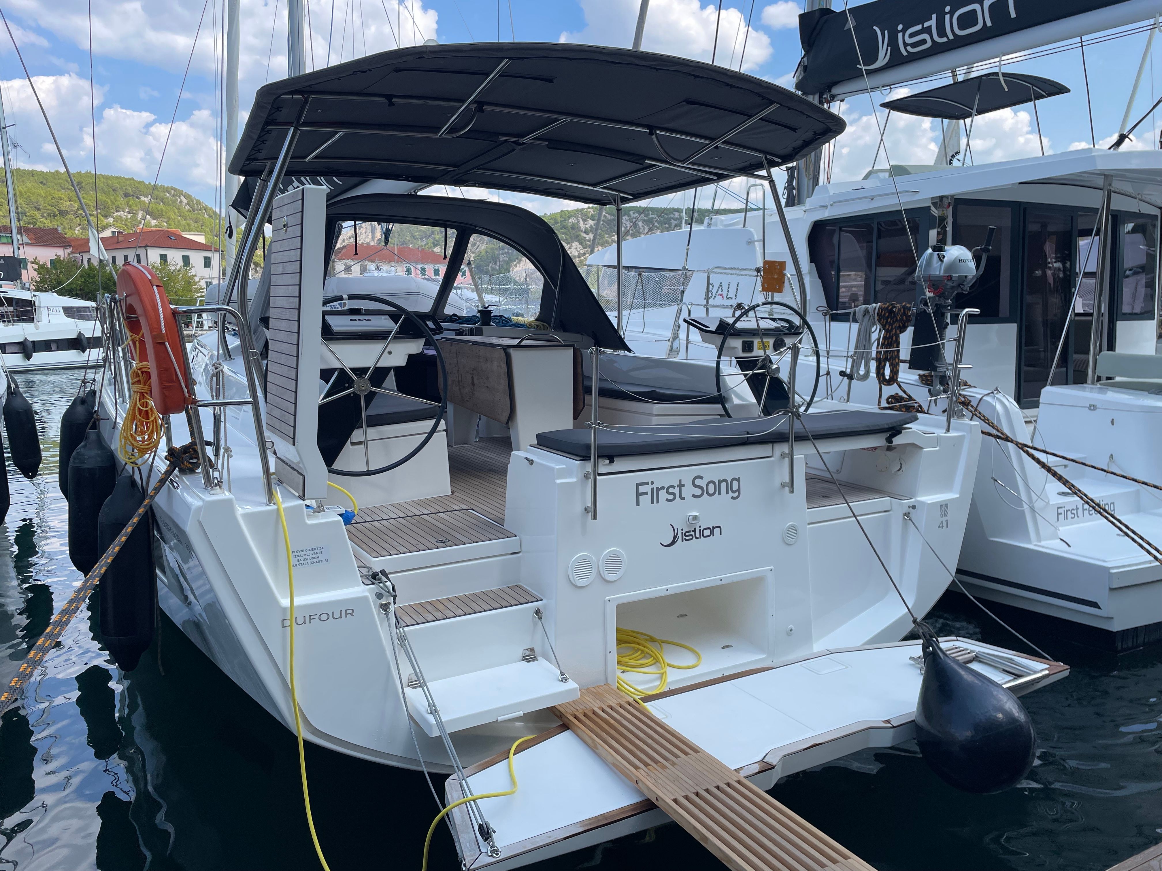 Dufour 41 | First Song