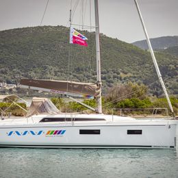 Beneteau Oceanis 34.1 | Pink Floyd