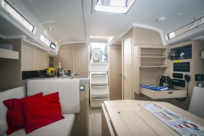 Beneteau Oceanis 34.1 | Pink Floyd