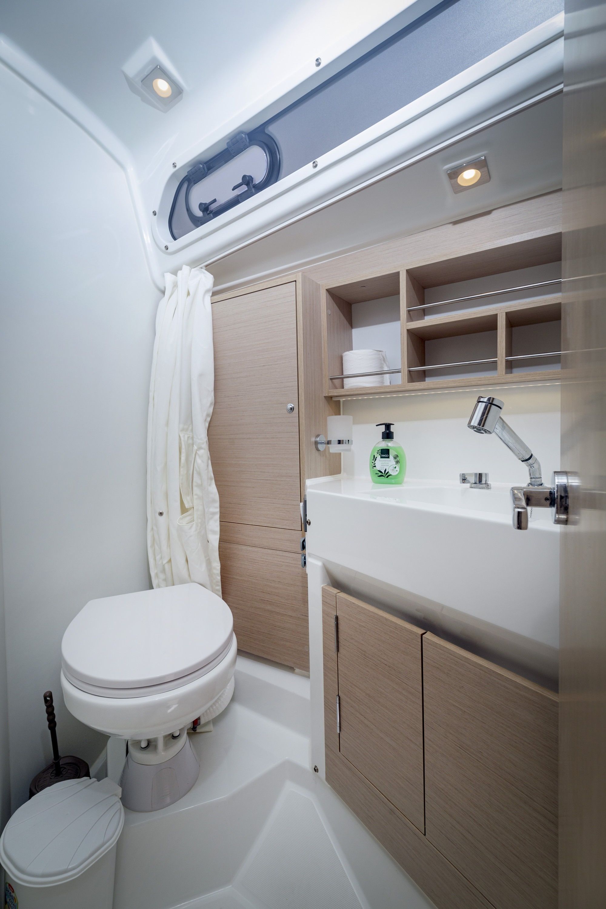 Beneteau Oceanis 34.1 | Pink Floyd