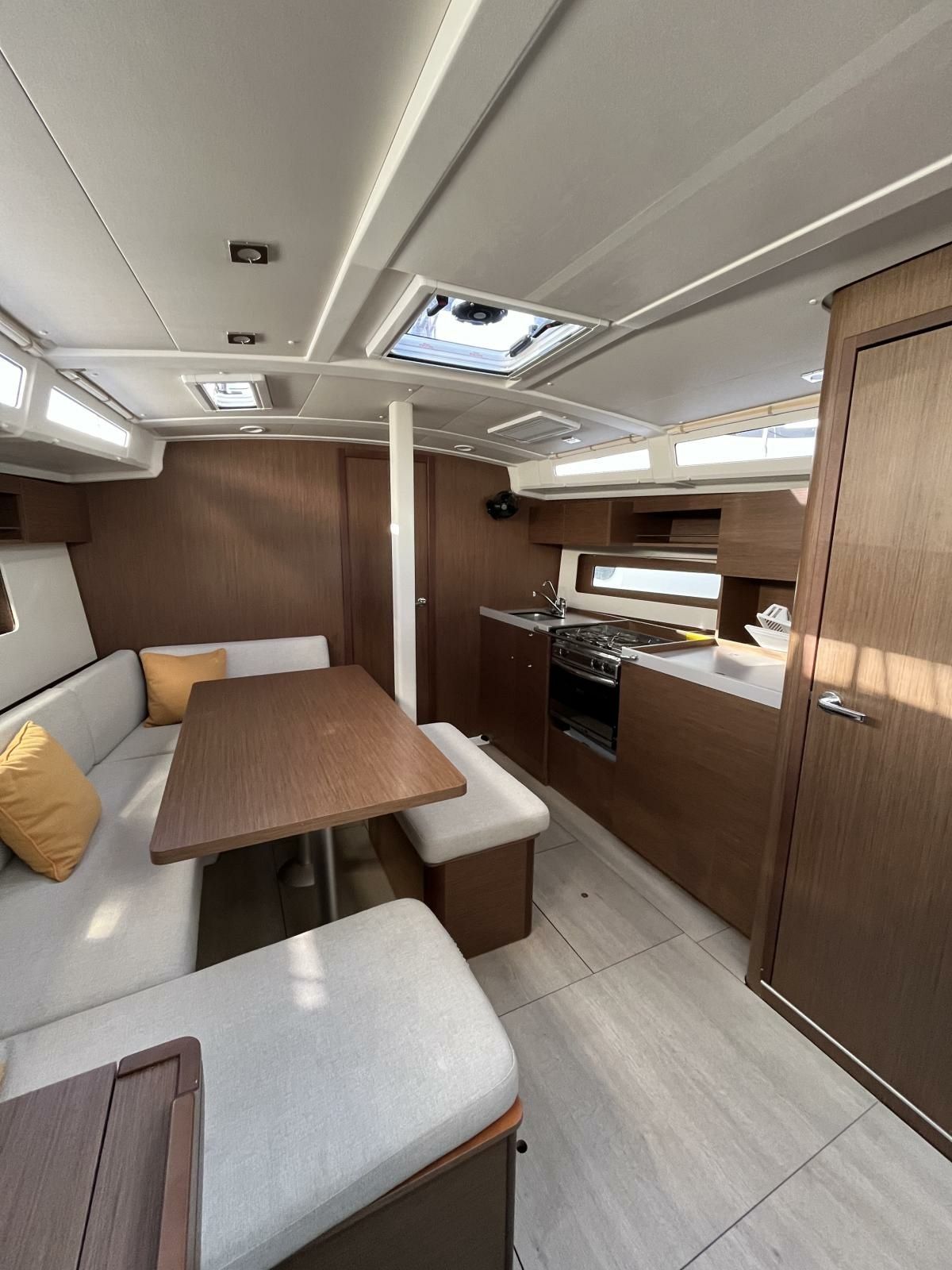 Beneteau Oceanis 37.1 | Bora Bora