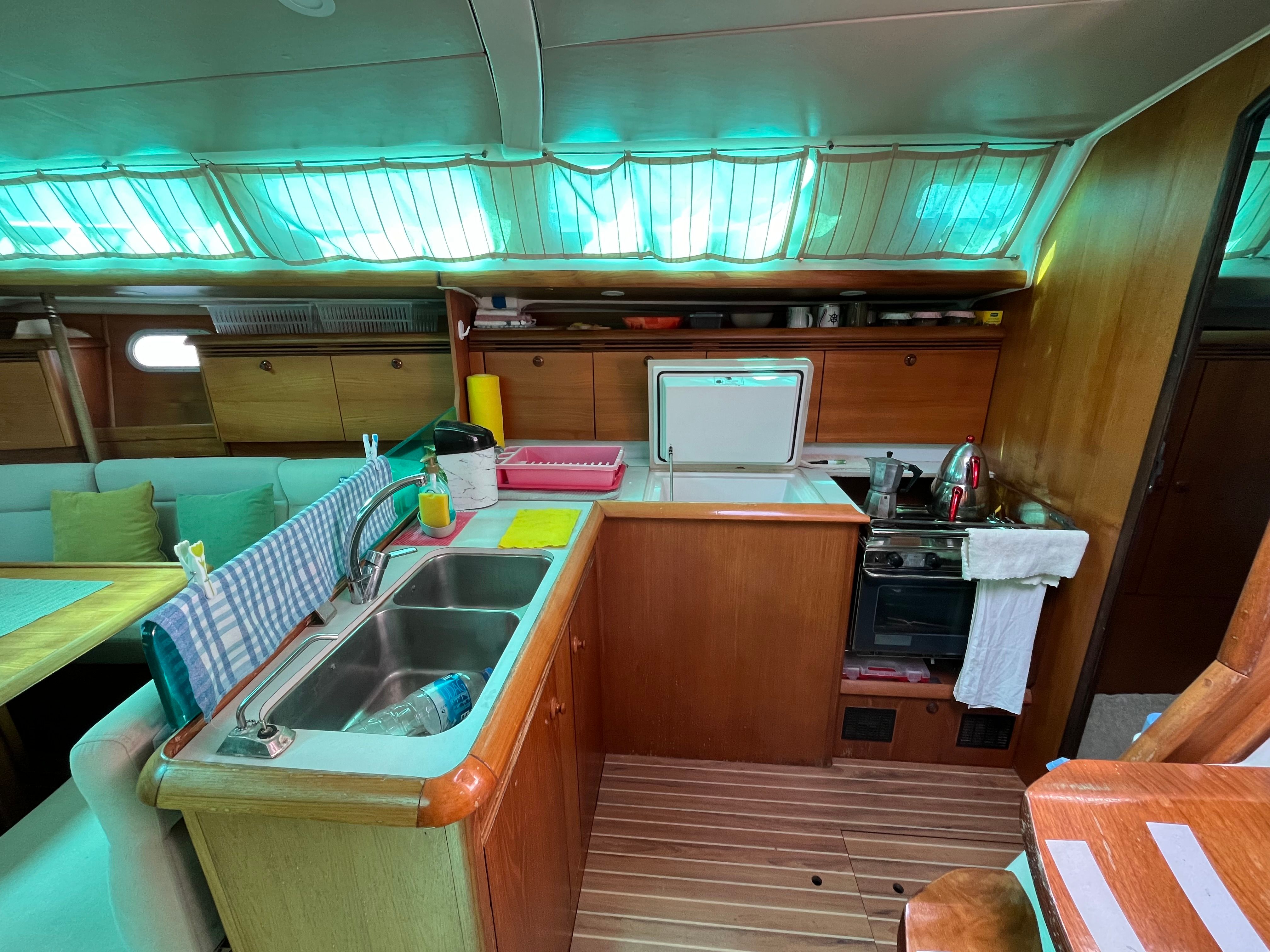 Jeanneau Sun Odyssey 43 | Pretty Girl