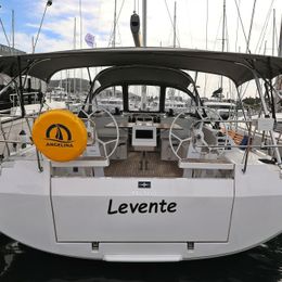 Bavaria C42 | Levente