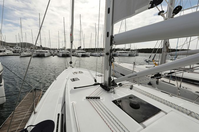 Bavaria C42 | Levente
