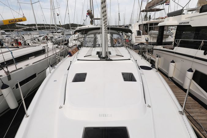 Bavaria C42 | Levente