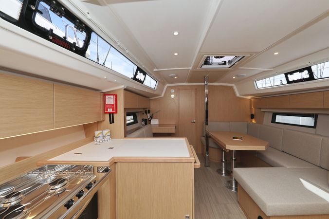 Bavaria C42 | Levente