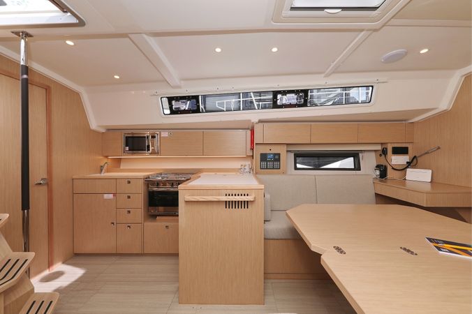 Bavaria C42 | Levente