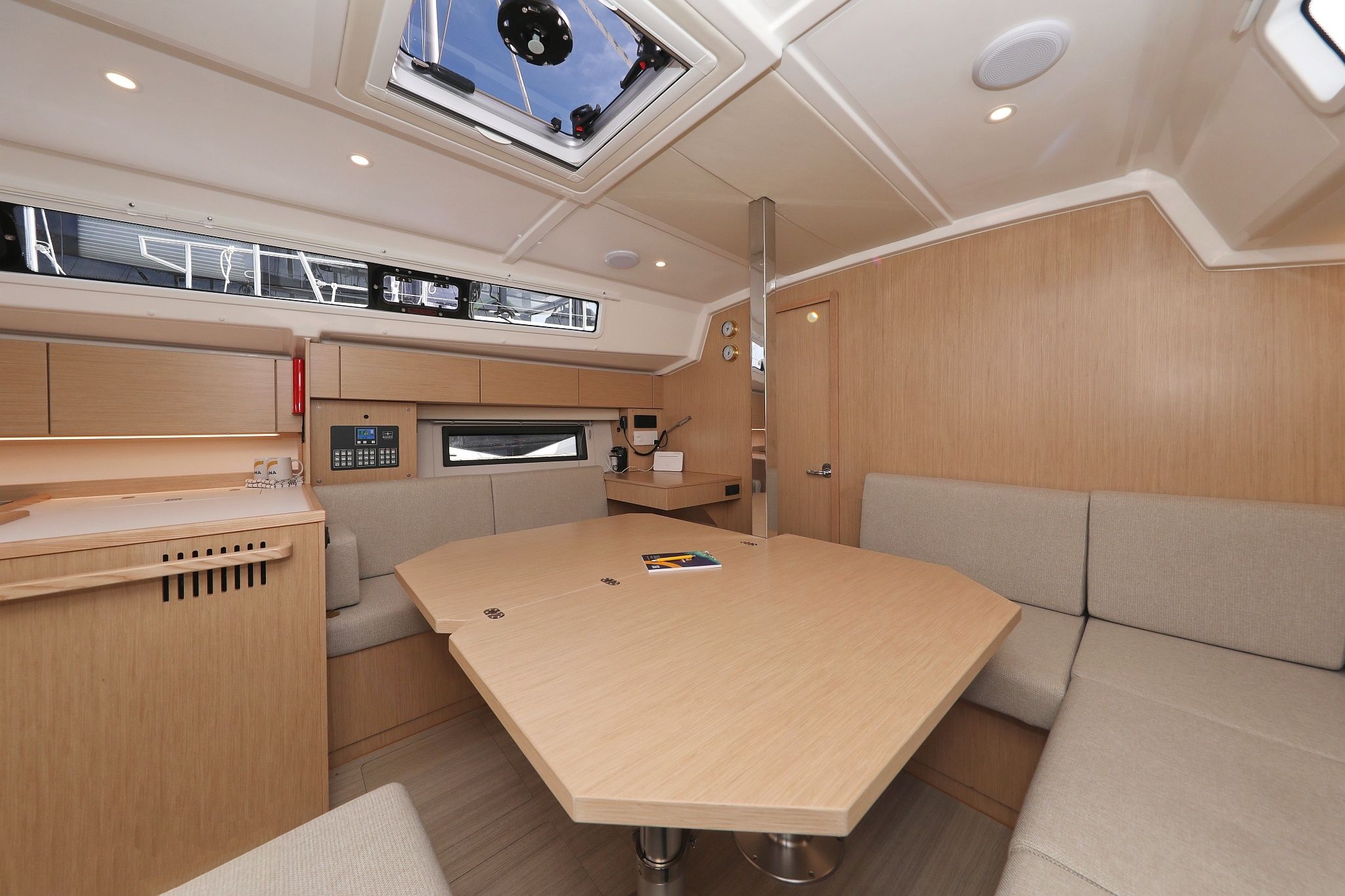 Bavaria C42 | Levente