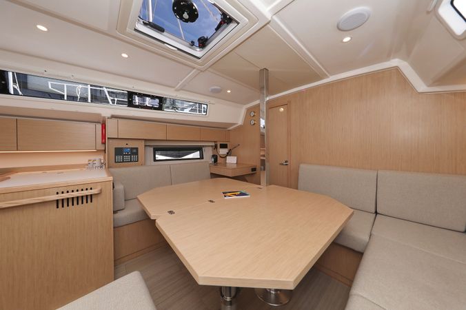 Bavaria C42 | Levente