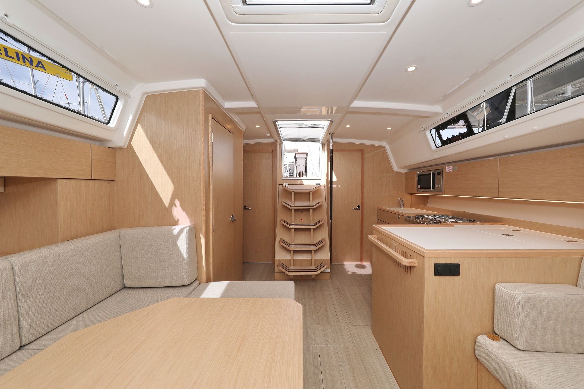 Bavaria C42 | Levente