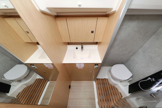 Bavaria C42 | Levente