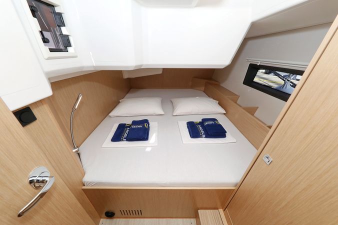 Bavaria C42 | Levente