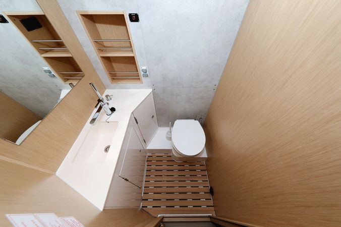 Bavaria C42 | Levente