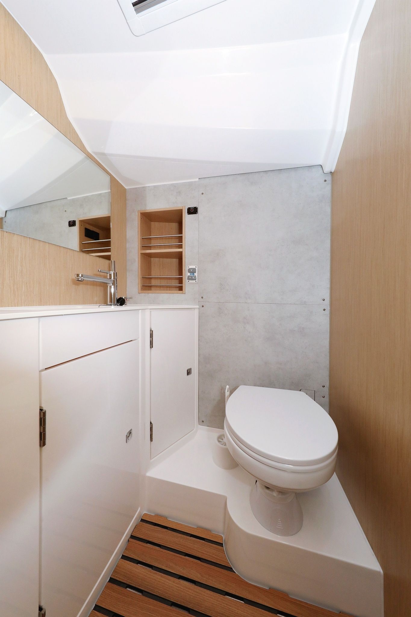 Bavaria C42 | Levente