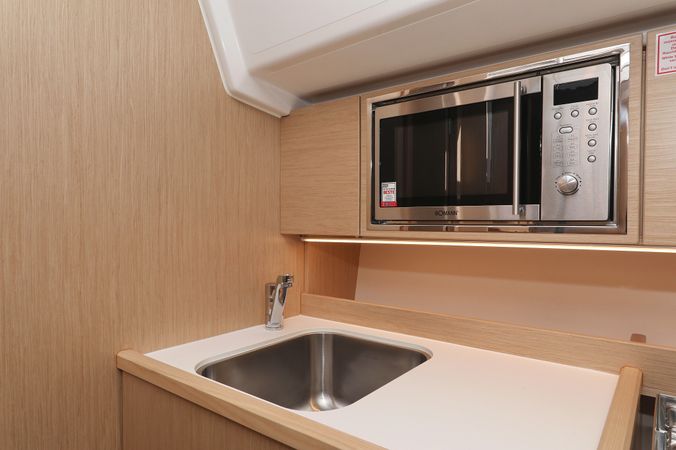 Bavaria C42 | Levente