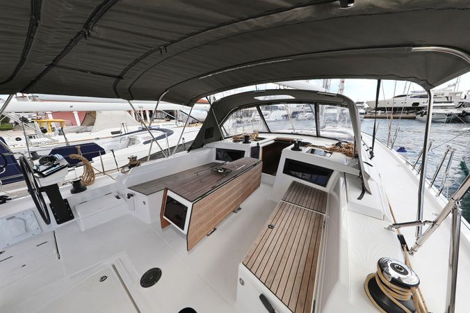 Dufour 470 | Energy