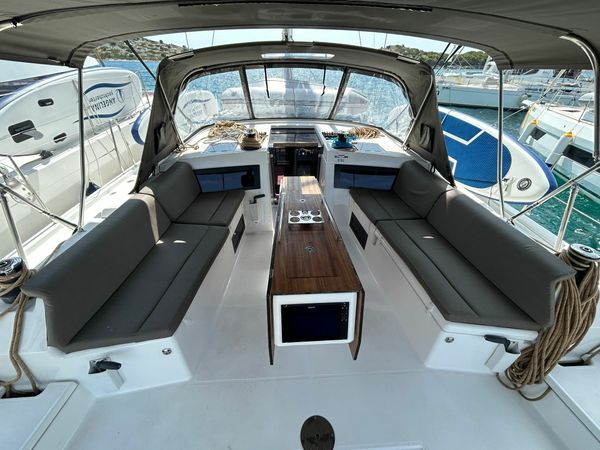 Dufour 470 | Energy