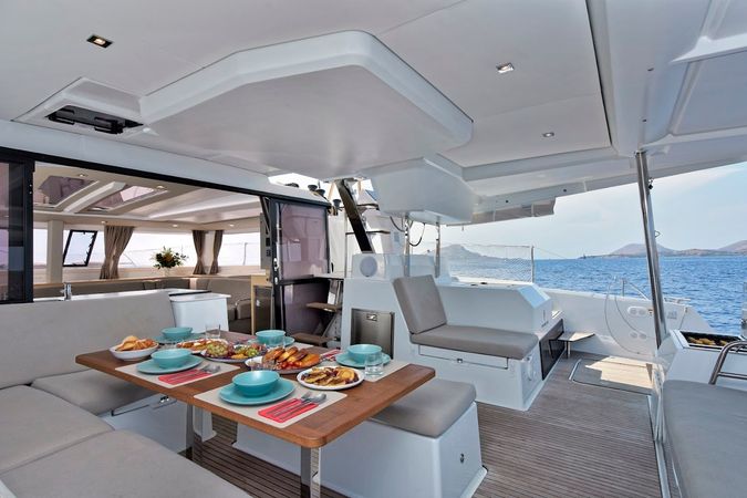 Fountaine Pajot Tanna 47 | Helidoni