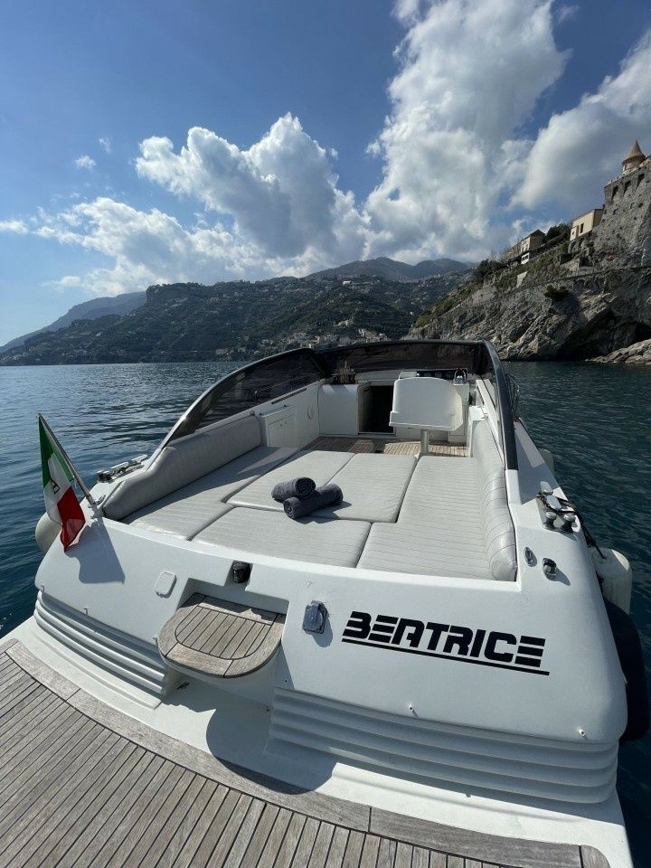 Pershing 33 | Beatrice