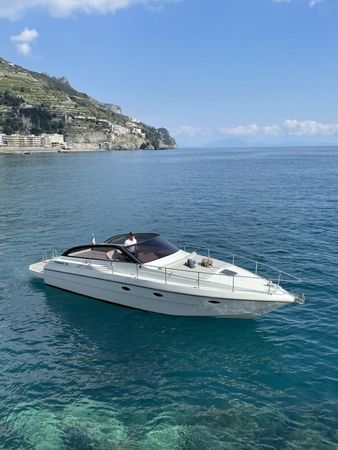 Pershing 33 | Beatrice