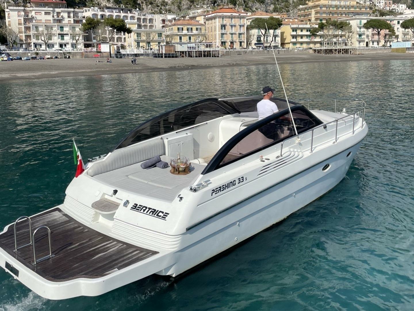 Pershing 33 | Beatrice