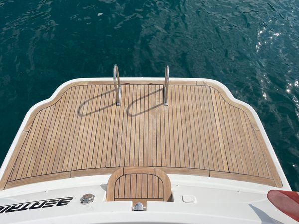 Pershing 33 | Beatrice