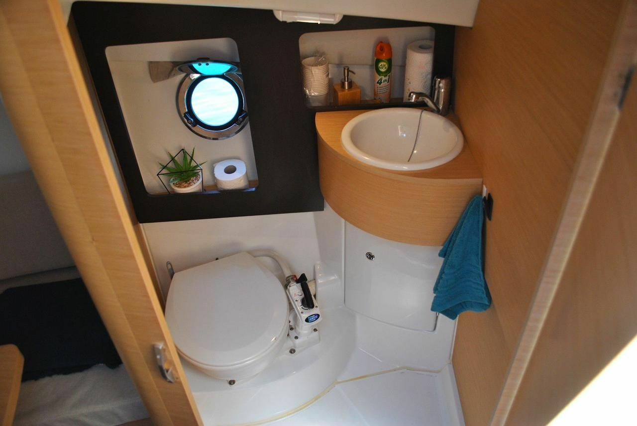 Beneteau Flyer 9 Sundeck | Incredible Too