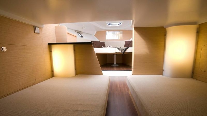 Beneteau Flyer 9 Sundeck | Incredible Too