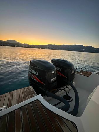 Beneteau Flyer 9 Sundeck | Incredible Too