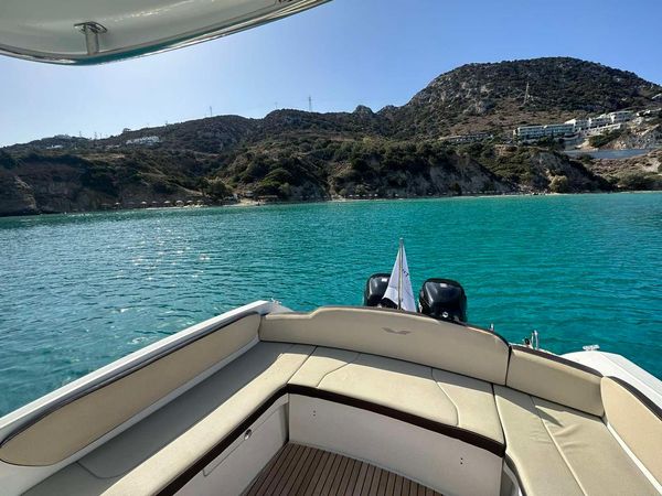 Beneteau Flyer 9 Sundeck | Incredible Too