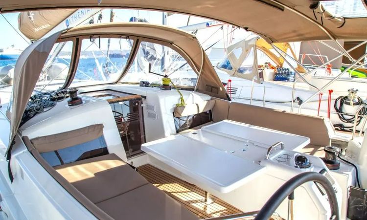 Jeanneau Sun Odyssey 440 | Crane