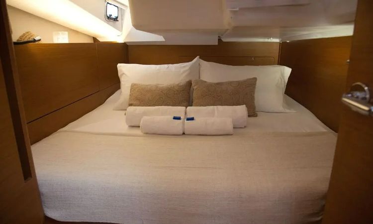 Jeanneau Sun Odyssey 440 | Crane