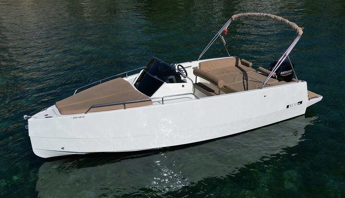 Nuva Yachts M6 | Focus