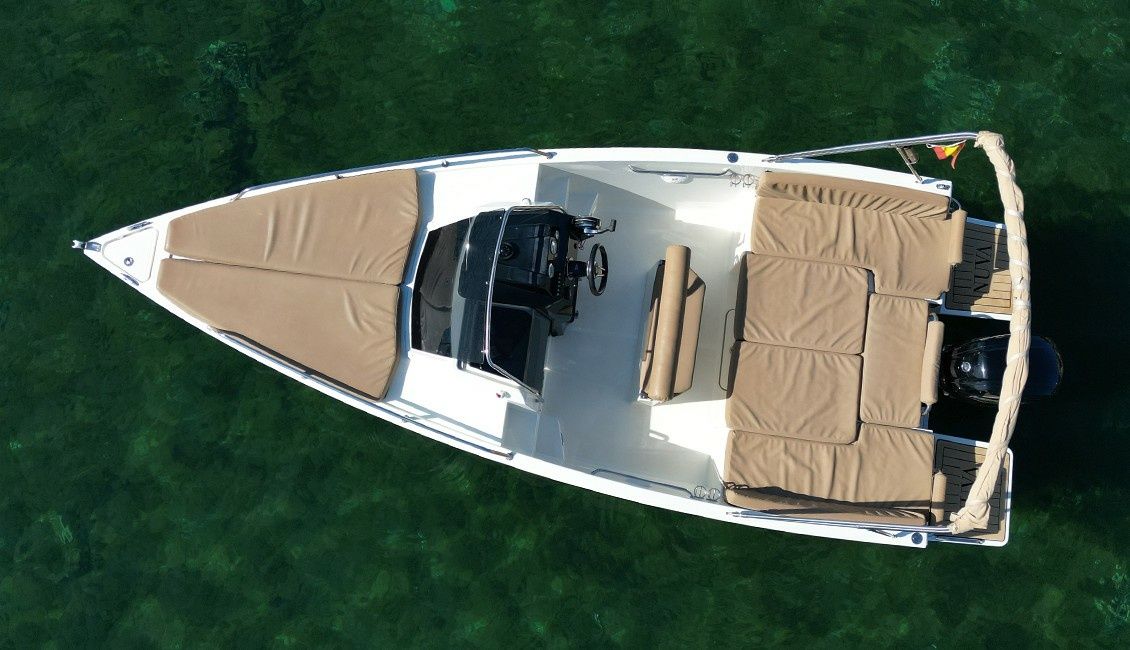 Nuva Yachts M6 | Focus