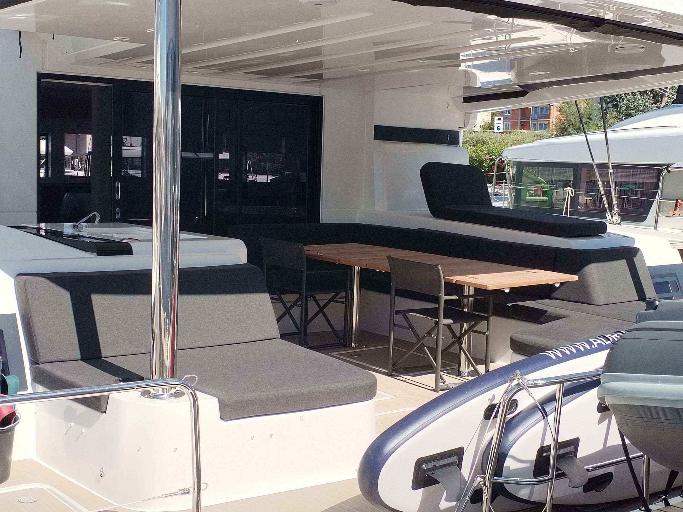 Lagoon 55 | Tri Wing